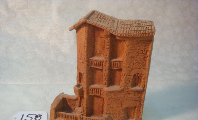 0158-Casa amb balcons de terracota