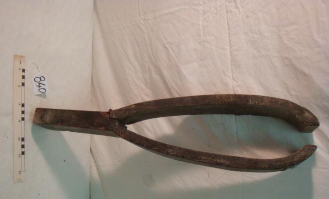 0840-Instrument de fusta de fer guarniments de bestiar