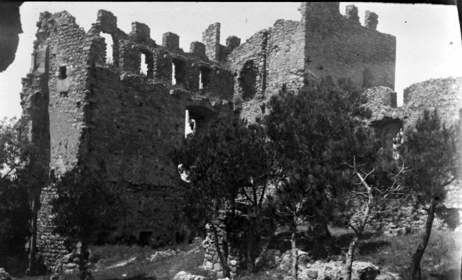 Ruïnes del castell de la Roca del Vallès