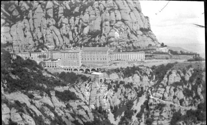 Montserrat. Vista General muntanya i monestir