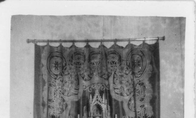 Crònica gràfica;Altars clandestins a cases