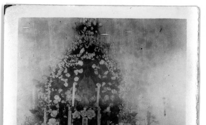 Crònica gràfica; Altars clandestins a cases