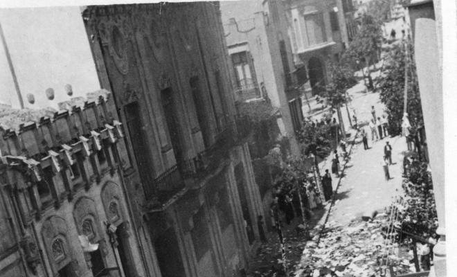 Crònica gràfica; Incendis edificis religiosos: Carrer del Temple: Maristes, can Parés i can Lleal