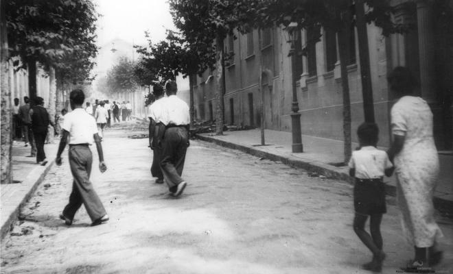Crònica gràfica; Incendis edificis religiosos: Carrer del Temple: Maristes, can Parés i can Lleal
