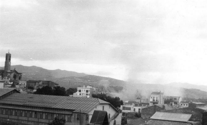 Crònica gràfica; Incendis edificis religiosos: Carrer del Temple: Maristes, can Parés i can Lleal