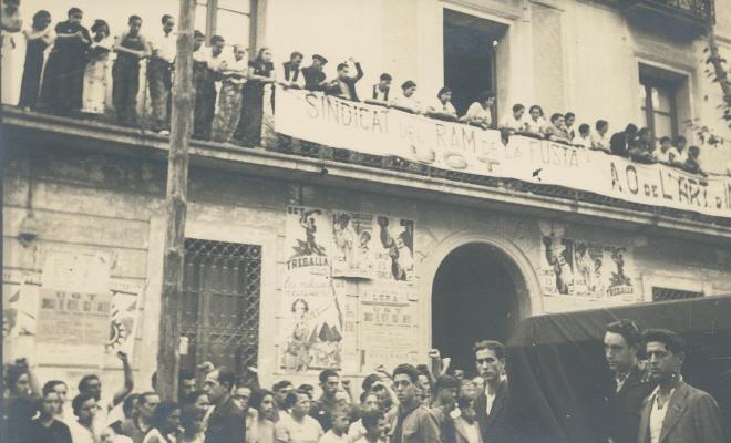 Crònica gràfica; Enterrament del primer milicià mort al front, Antoni Sala i Pont 