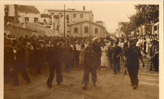 Crònica gràfica; Enterrament del primer milicià mort al front, Antoni Sala i Pont 