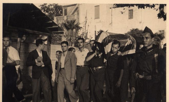 Crònica gràfica; Enterrament del primer milicià mort al front, Antoni Sala i Pont 