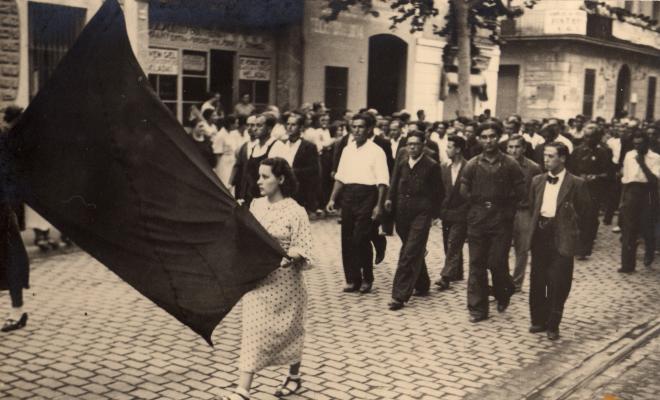 Crònica gràfica; Enterrament del primer milicià mort al front, Antoni Sala i Pont 