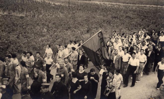 Crònica gràfica; Enterrament del primer milicià mort al front, Antoni Sala i Pont 