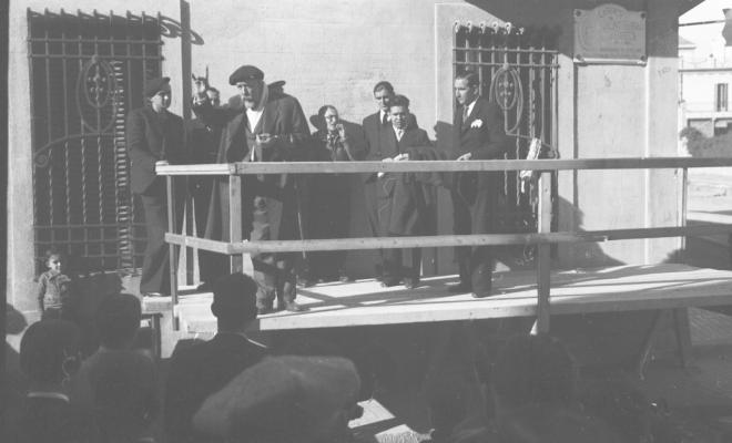 Crònica gràfica;Inauguració de la placa que donà el nom de Barrau al carrer Museu