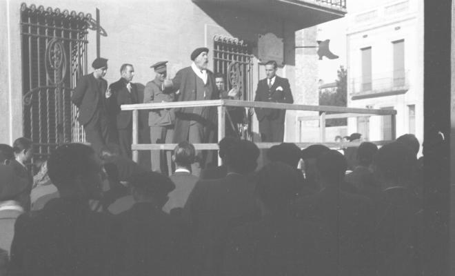 Crònica gràfica;Inauguració de la placa que donà el nom de Barrau al carrer Museu