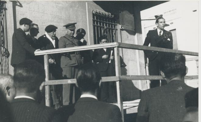 Crònica gràfica;Inauguració de la placa que donà el nom de Barrau al carrer Museu