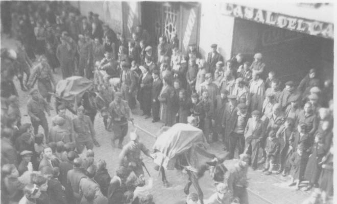 Crònica gràfica;Entrada de les tropes nacionals a Badalona