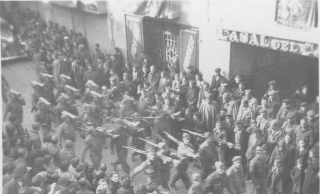 Crònica gràfica;Entrada de les tropes nacionals a Badalona