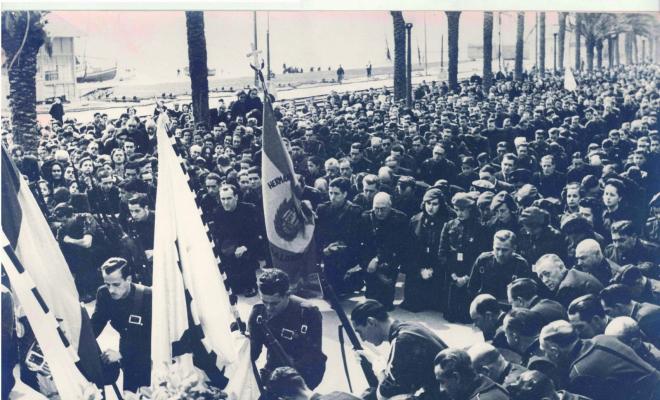 Crònica gràfica;Missa de campanya a la Rambla per celebrar el primer aniversari de l'entrada dels nacionals
