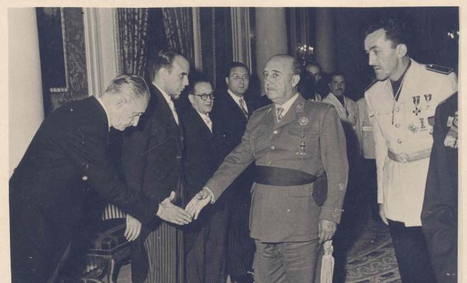 Crònica gràfica;Audiència de Franco a Ajuntament de Badalona