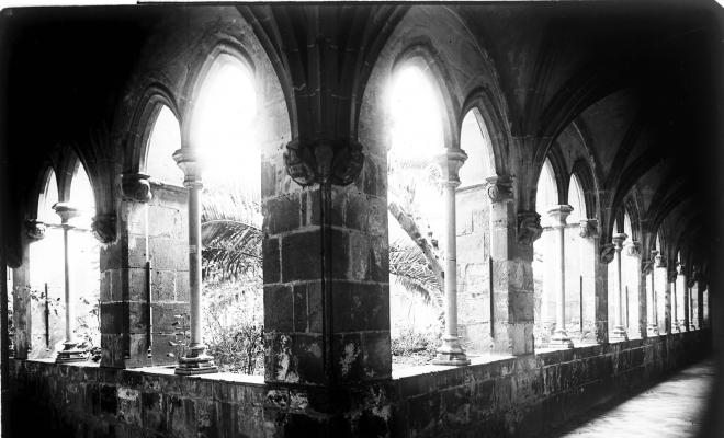Sant Jeroni de la Murtra. Angle claustre