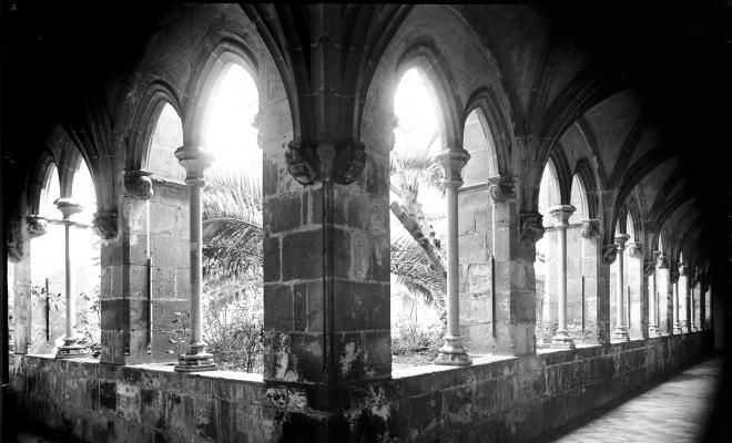 Sant Jeroni de la Murtra. Angle del claustre