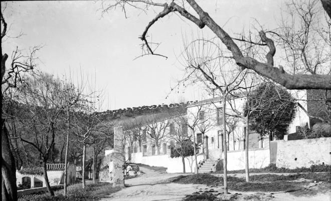 Sant Jeroni de la Murtra. Plaça dels Ametllers