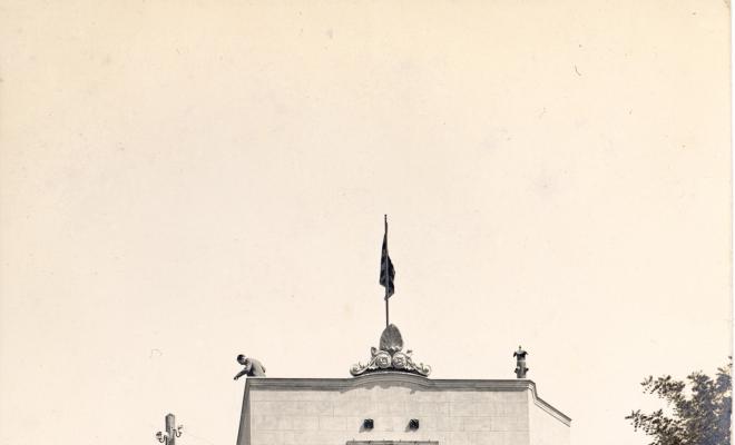 Vista de Can Tiano amb tribuna i carrer
