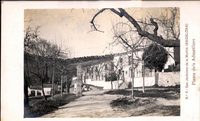 Sant Jeroni de la Murtra. Plaça dels Ametllers
