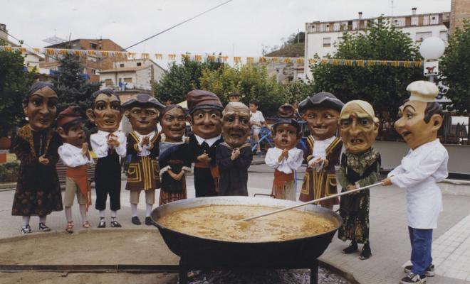 Capgrossos dels gegants a l'arrossada de la Festa del barri de la Joanot