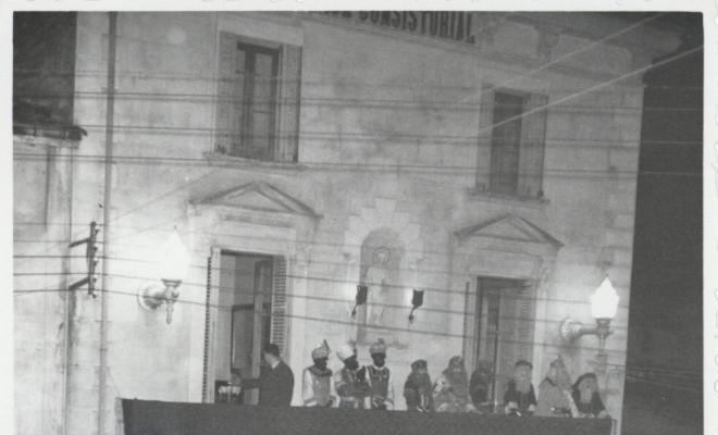 Cavalcada dels reis d'Orient. Parlaments al balcó de la Casa de la Vila