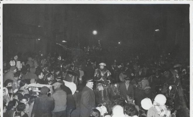 Cavalcada dels reis d'Orient. Arribada els reis a la plaça Vella