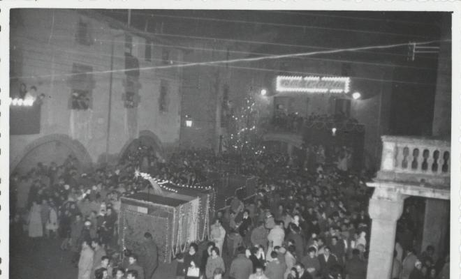 Cavalcada dels reis d'Orient. Arribada els reis a la plaça Vella