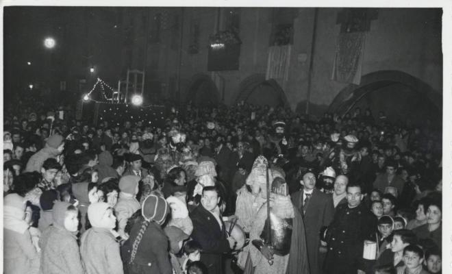 Cavalcada dels reis d'Orient. Arribada dels reis a la plaça Vella