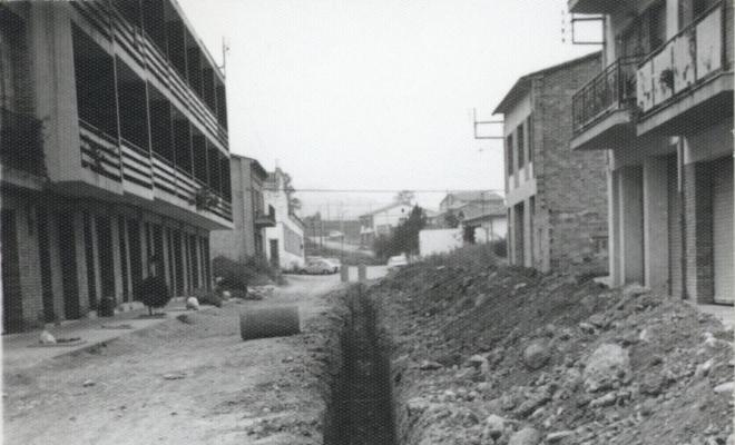 Obres de renovació de la xarxa d'abastament d'aigua. Carrer Indústria