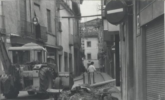 Obres de renovació de la xarxa d'abastament d'aigua al carrer del Pont