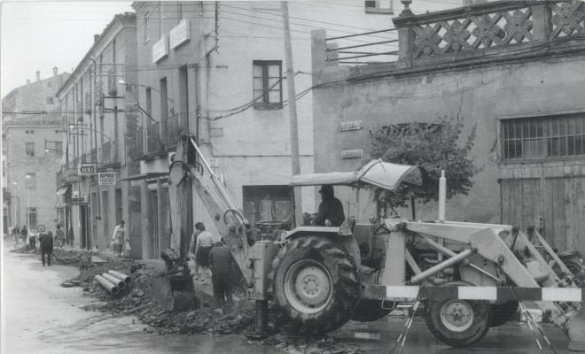 Obres de renovació de la xarxa d'abastament d'aigua al carrer del Pont