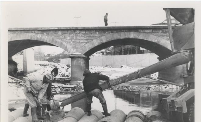 Enderroc de l'antic pont de Can Pujades