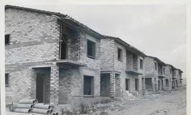 Construcció dels habitatges de la "Cooperativa de Vivendes Vall del Ges" al Barri de Montserrat