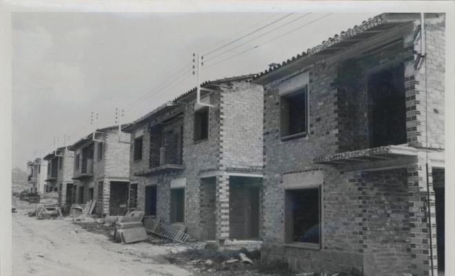 Construcció dels habitatges de la "Cooperativa de Vivendes Vall del Ges" al Barri de Montserrat