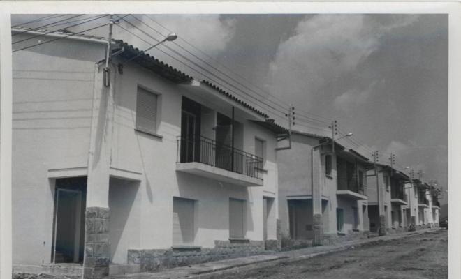 Construcció dels habitatges de la "Cooperativa de Vivendes Vall del Ges" al Barri de Montserrat