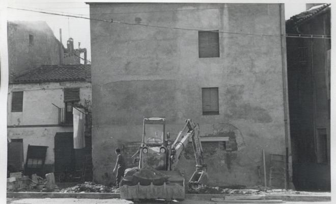 Construcció de l'antic edifici de correus a la Plaça Coll i Dorca