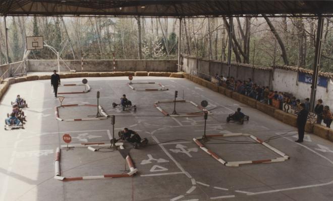 Pista del Club Infantil. Pràctiques de conducció per a joves amb karts 