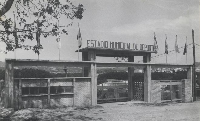 Entrada a l'estadi municipal d'esports a la pujada de Rocaprevera