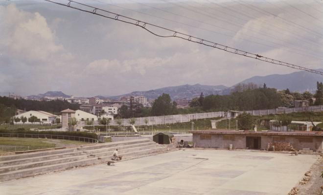 Obres de construcció de la pista poliesportiva al costat del camp de futbol i zona esportiva 