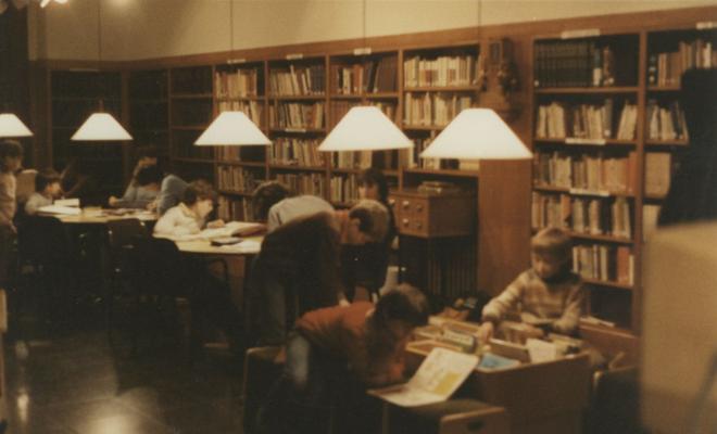 Biblioteca popular de La Caixa al Carrer Sant Miquel