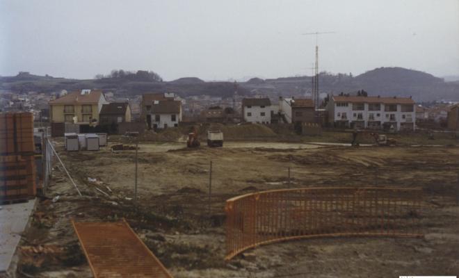 Obres de construcció de l'Institut Cirvianum al carrer Rosa Sensat
