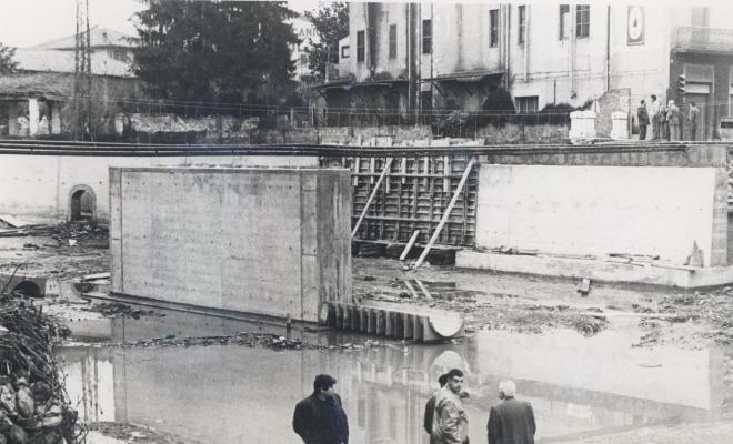 Construcció del pilar central del Pont nou de Can Pujades