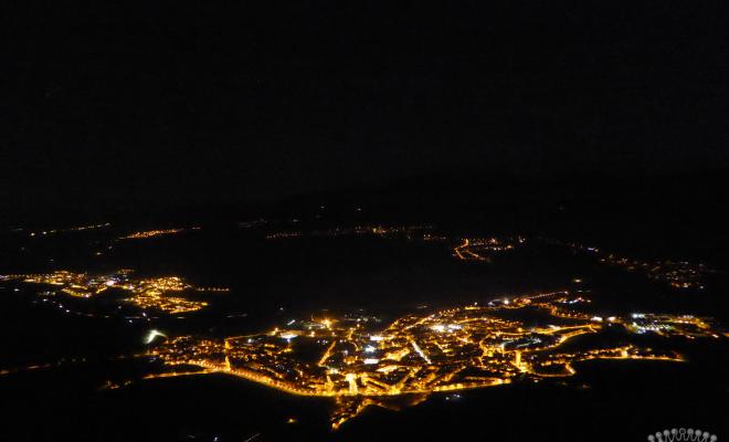 Vista general de Centelles de nit, presa des del Puigsagordi