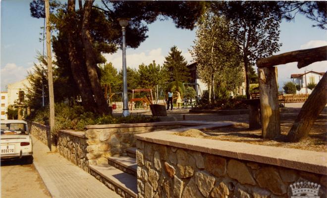 Escales de l'accés nord al parc del Pla del Mestre des de la plaça del Pla del Mestre