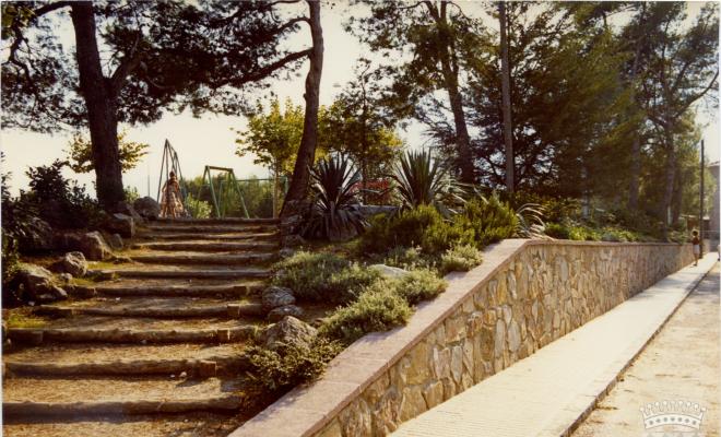 Escales de l'accés nord-est al parc del Pla del Mestre des de la plaça del Pla del Mestre