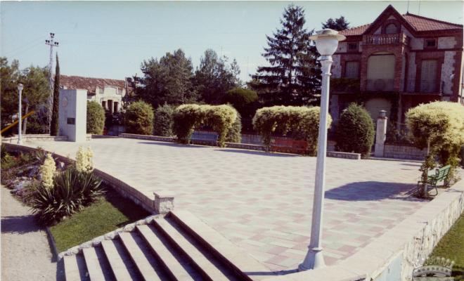 Zona de la font homenatge a la Festa del Pi al parc del Pla del Mestre