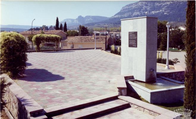 Zona de la font homenatge a la Festa del Pi al parc del Pla del Mestre
